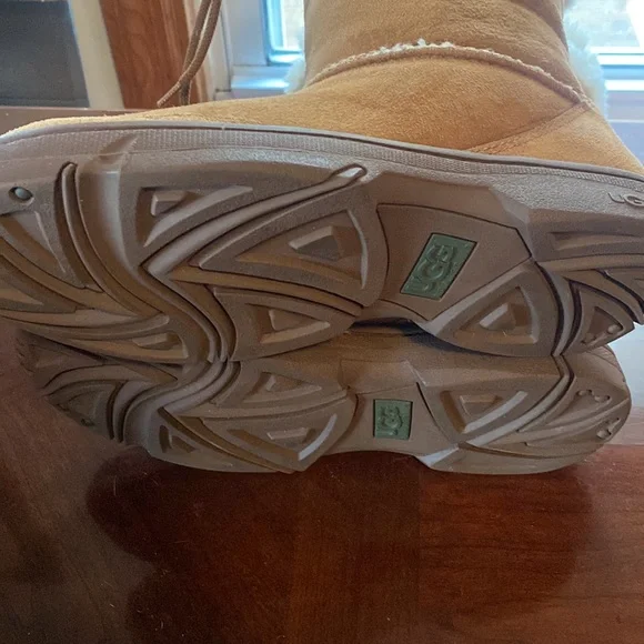 🦊Ugg great condition. Perfect and durable winter boot. Comfortable to wear. - Picture 8 of 11